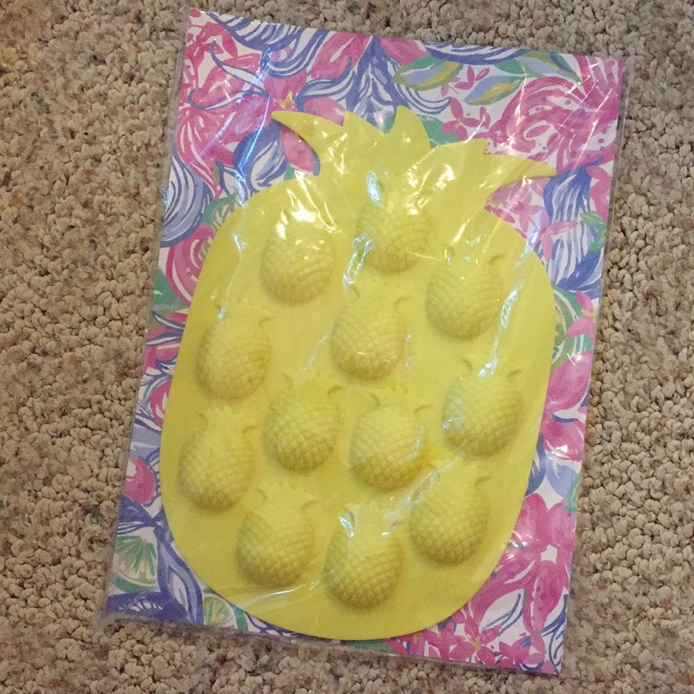 NWT Lilly Pulitzer Pineapple ice tray